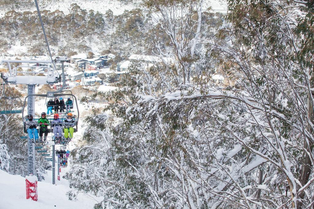 Bernti'S Mountain Inn Thredbo Exterior photo