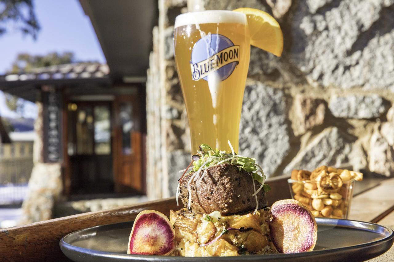 Bernti'S Mountain Inn Thredbo Exterior photo